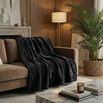 CozyNoir Home - Love Blanket